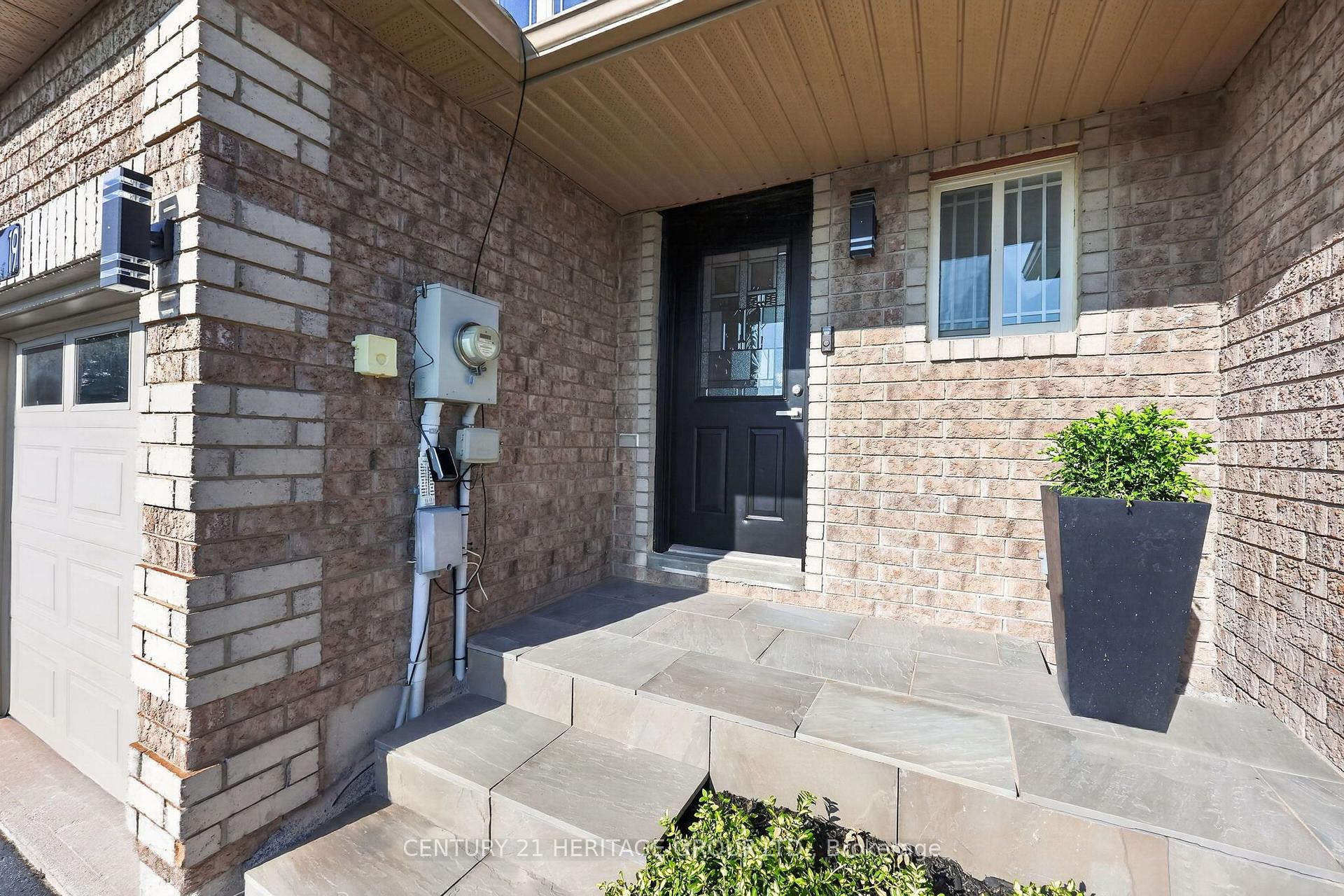 Photo 6 of 19 Majesty Boulevard, Barrie, Innis-Shore — HOMEH
