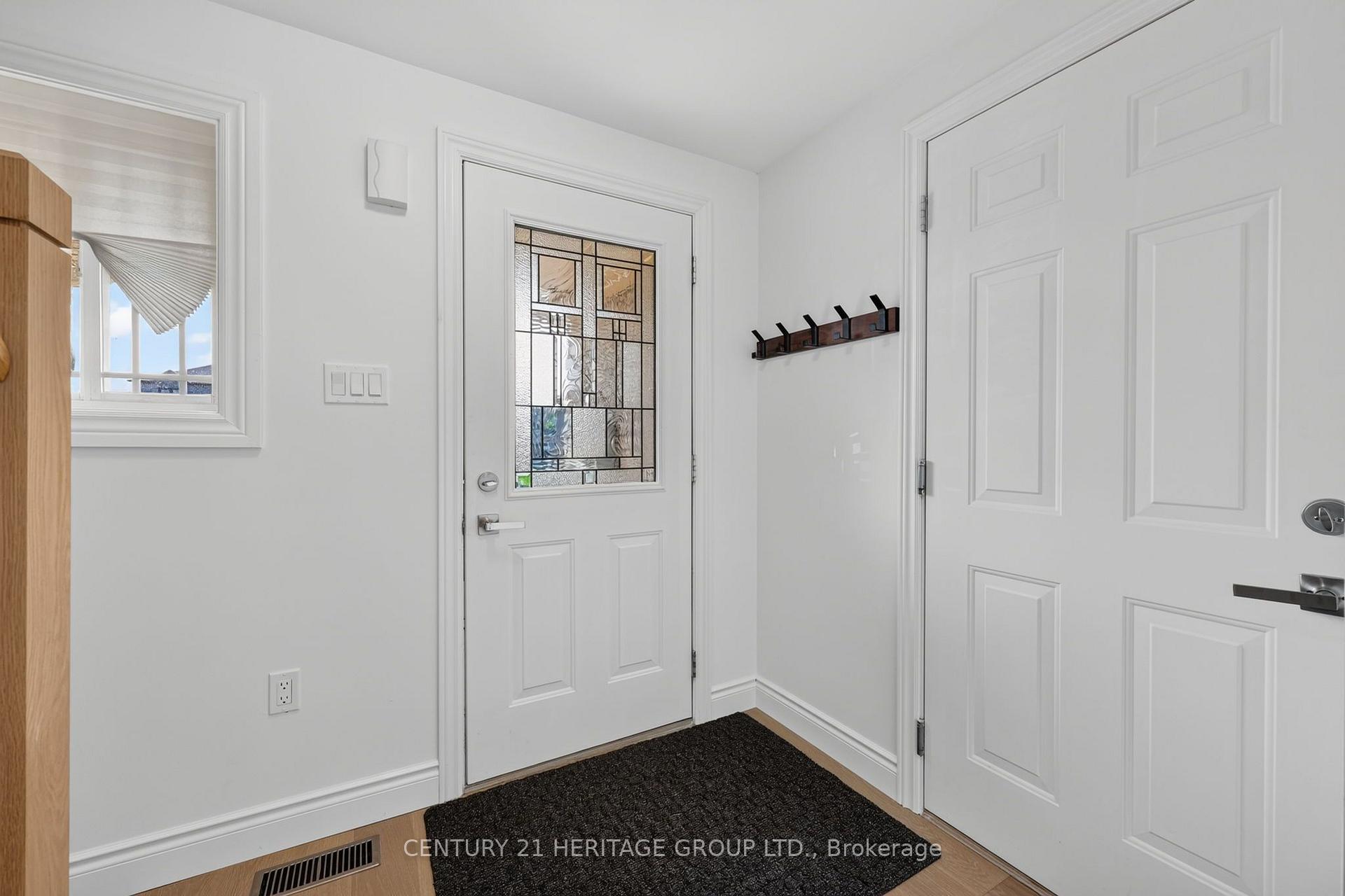 Photo 7 of 19 Majesty Boulevard, Barrie, Innis-Shore — HOMEH