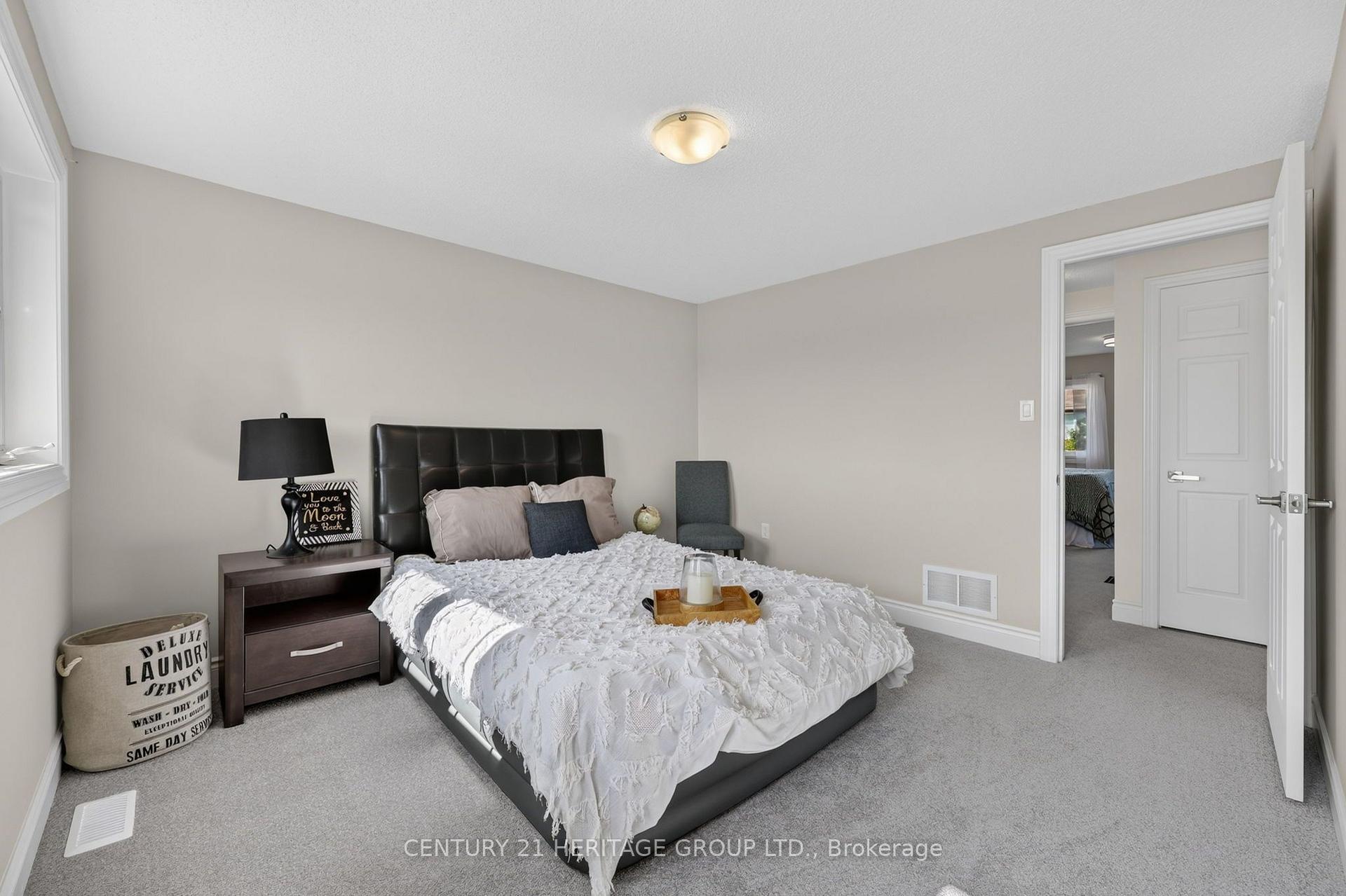 Photo 22 of 19 Majesty Boulevard, Barrie, Innis-Shore — HOMEH