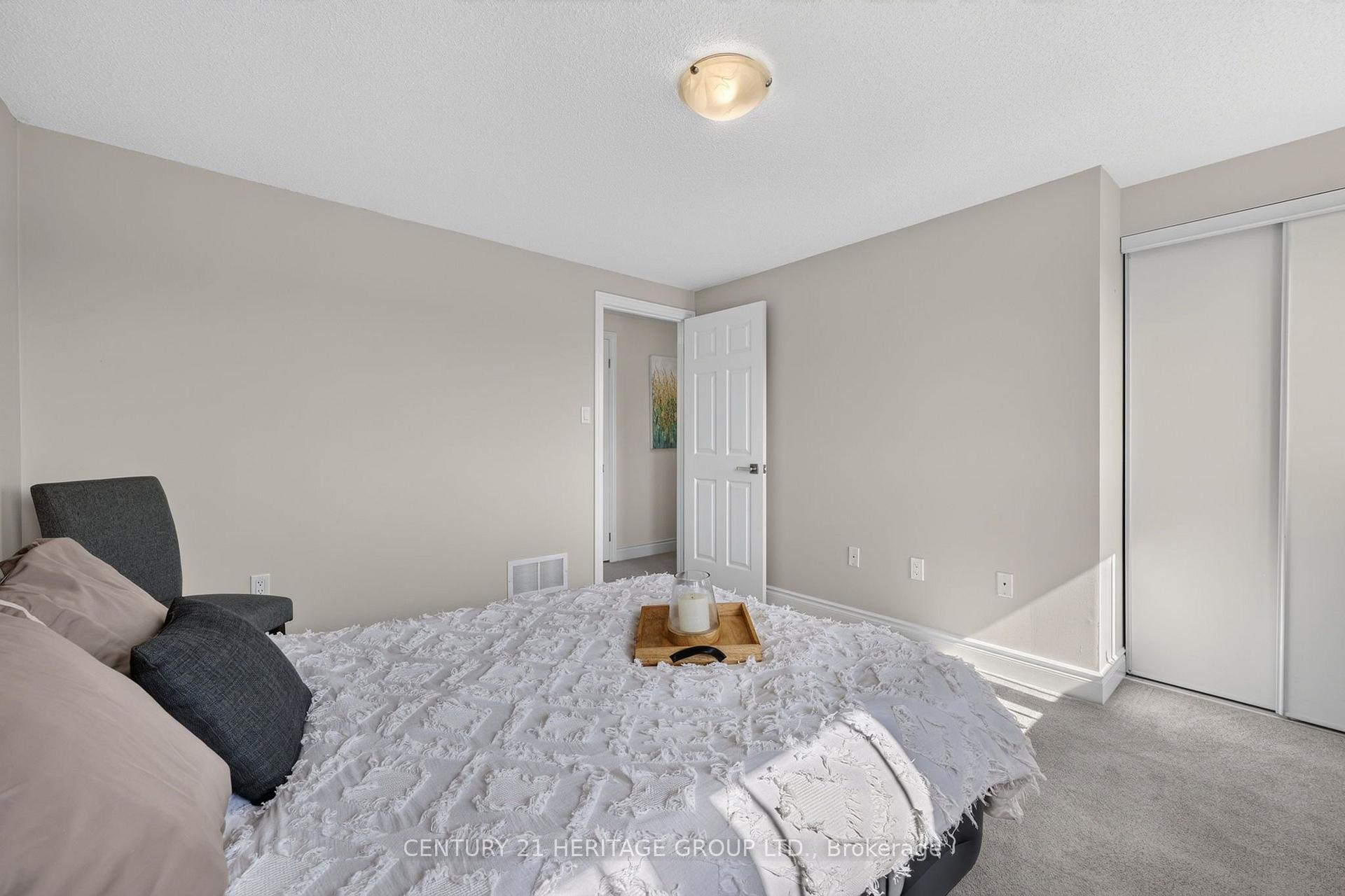 Photo 23 of 19 Majesty Boulevard, Barrie, Innis-Shore — HOMEH