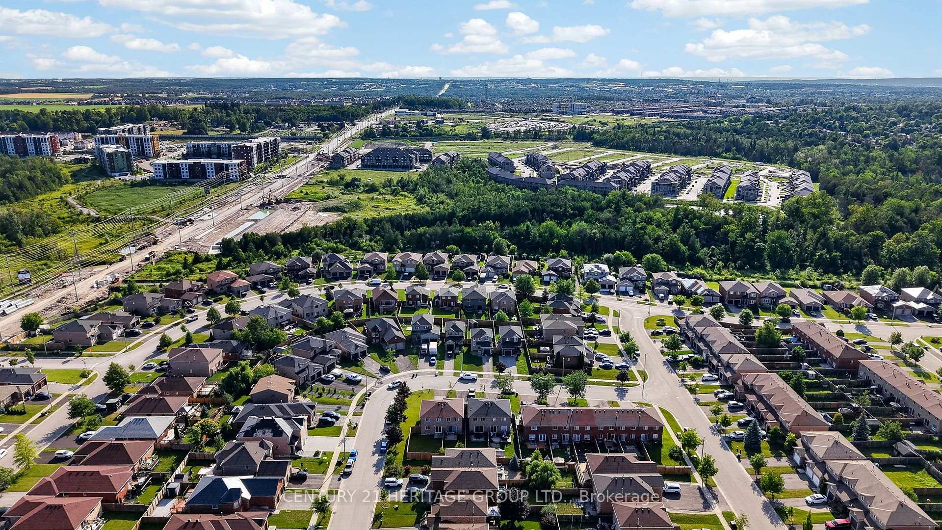 Photo 32 of 19 Majesty Boulevard, Barrie, Innis-Shore — HOMEH