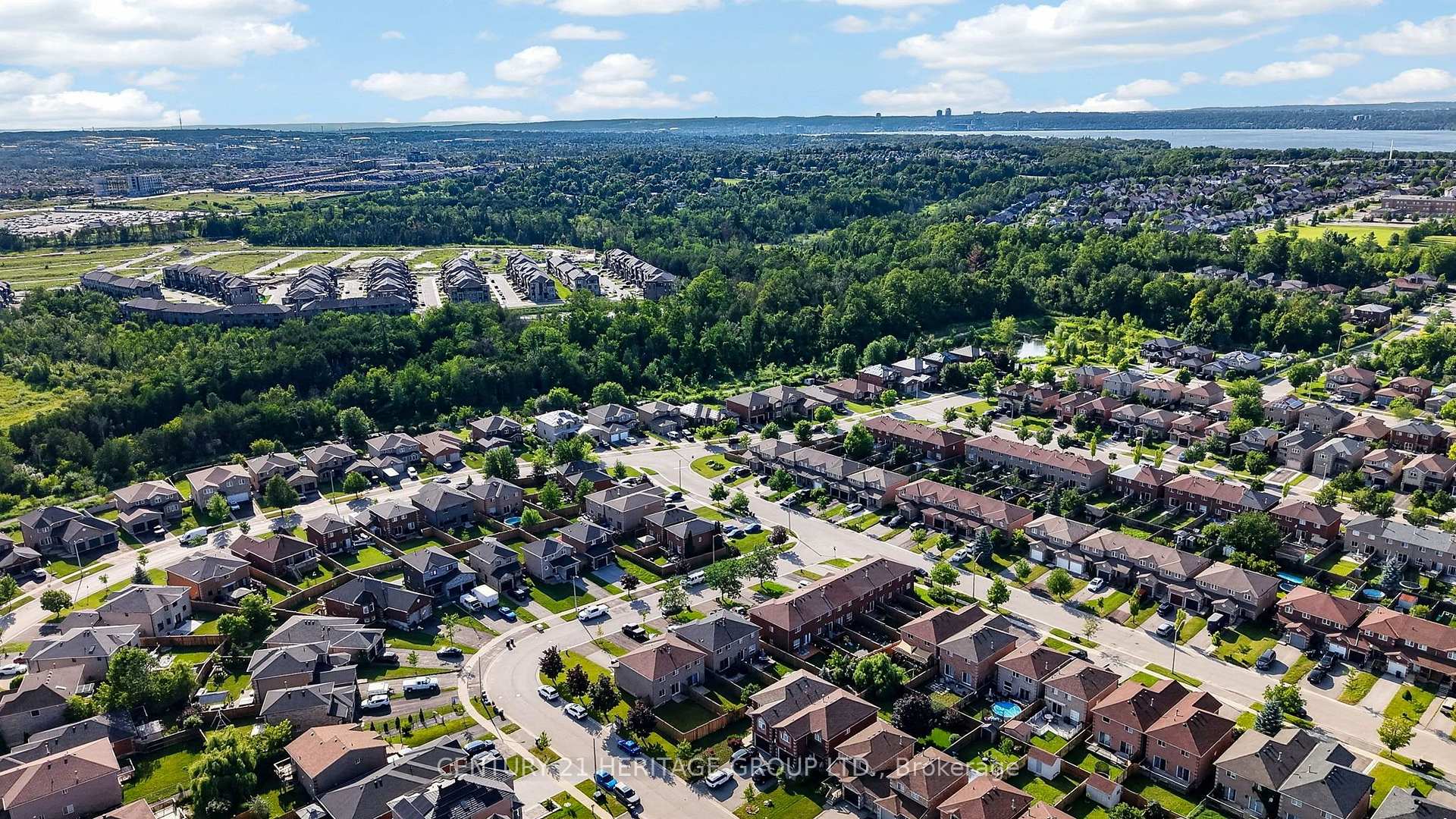 Photo 33 of 19 Majesty Boulevard, Barrie, Innis-Shore — HOMEH