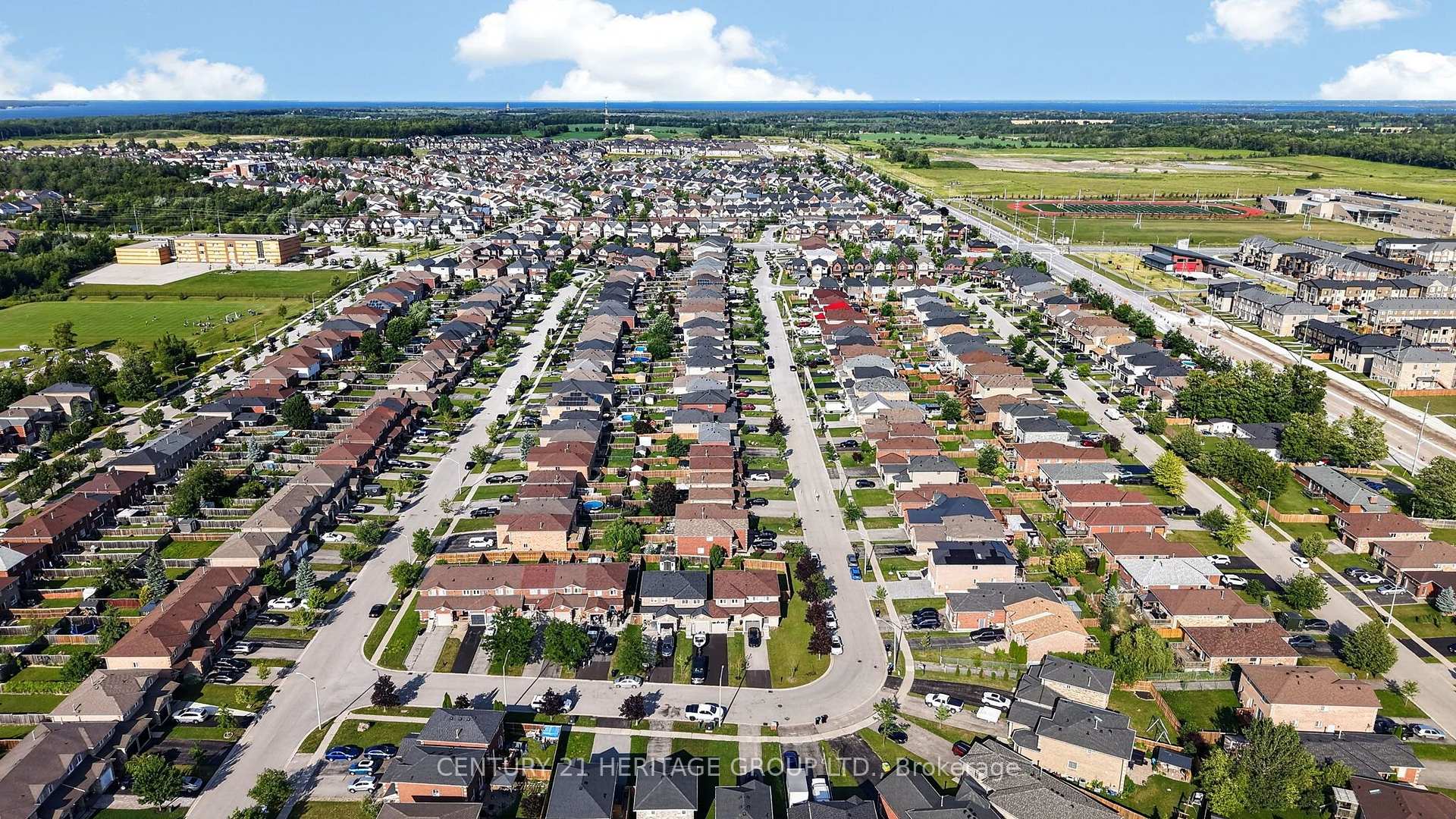 Photo 35 of 19 Majesty Boulevard, Barrie, Innis-Shore — HOMEH