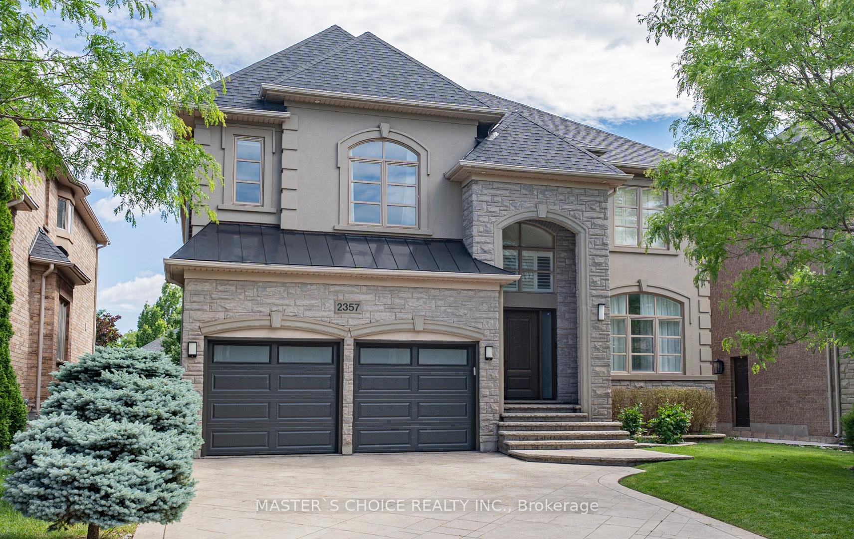 Front of 2357 Rideau Drive