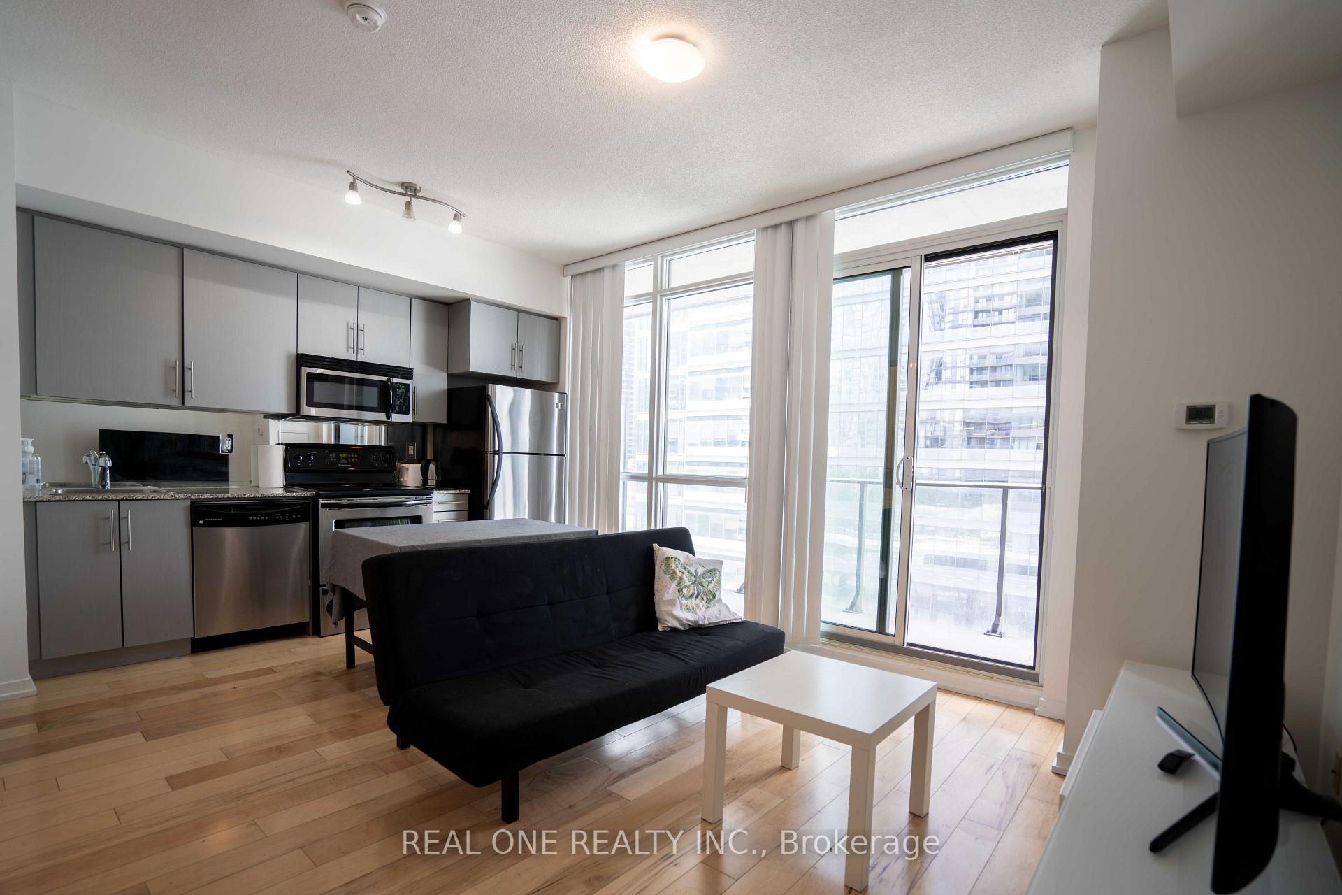 Photo 5 of Unit 1207, 65 Bremner Boulevard, Toronto, Waterfront Communities — HOMEH