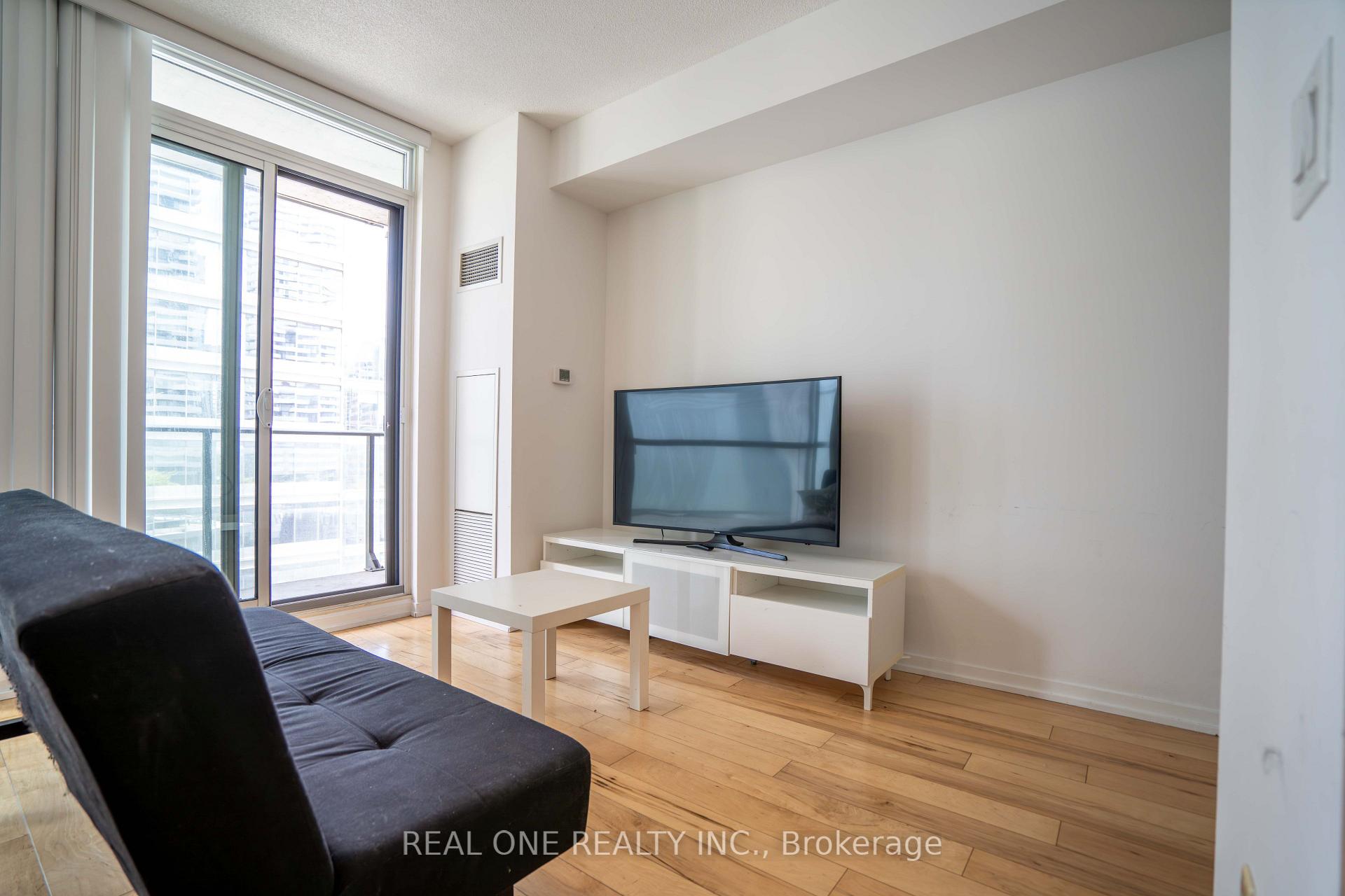 Photo 6 of Unit 1207, 65 Bremner Boulevard, Toronto, Waterfront Communities — HOMEH