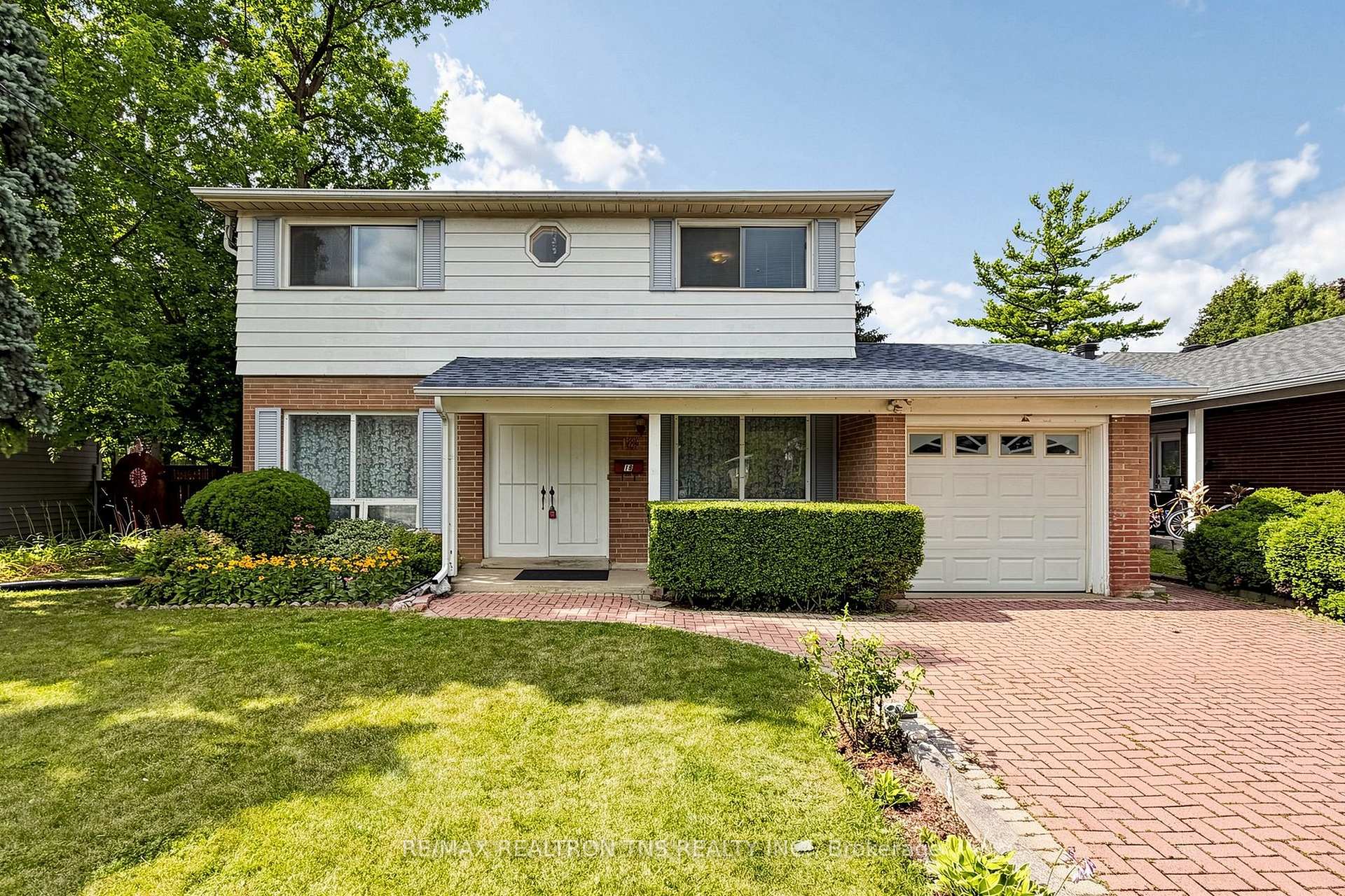 Photo 1 of 18 Lisburn Crescent, North York, Don Valley Village — HOMEH