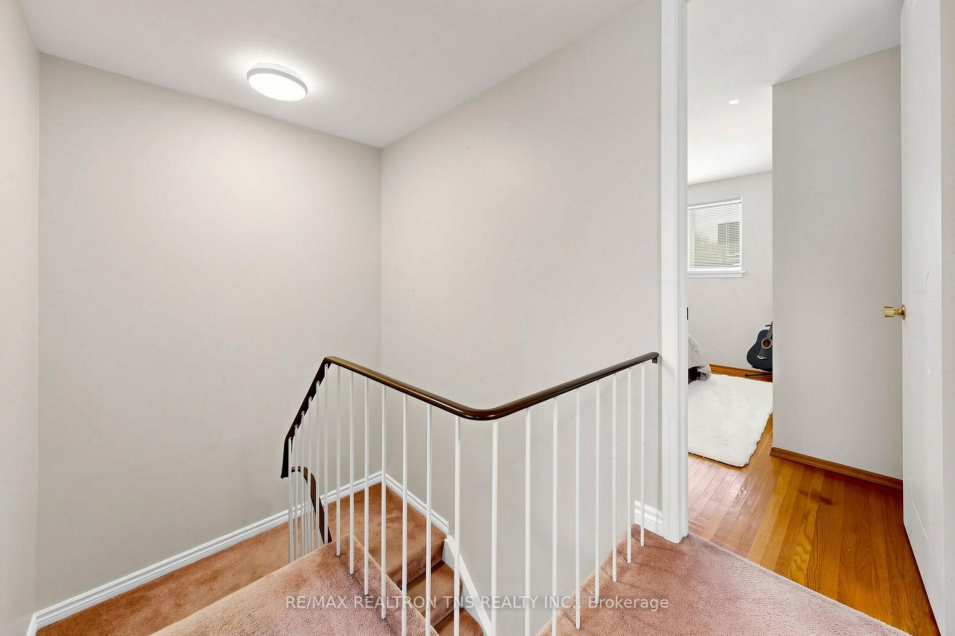 Photo 10 of 18 Lisburn Crescent, North York, Don Valley Village — HOMEH