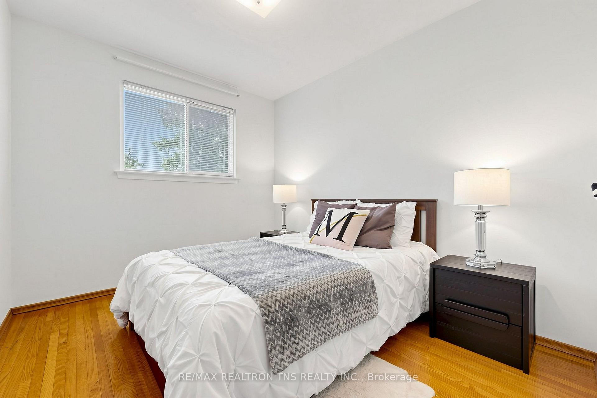Photo 12 of 18 Lisburn Crescent, North York, Don Valley Village — HOMEH
