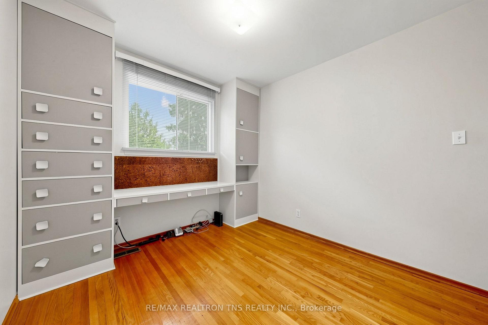Photo 14 of 18 Lisburn Crescent, North York, Don Valley Village — HOMEH