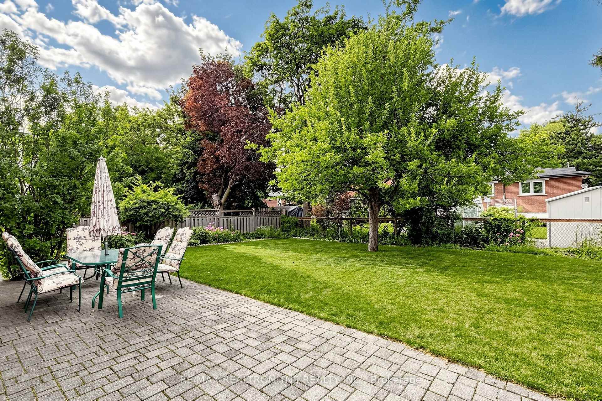 Photo 19 of 18 Lisburn Crescent, North York, Don Valley Village — HOMEH