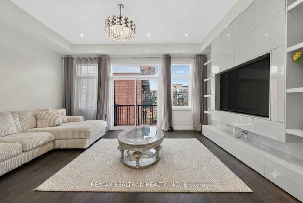 Photo 5 of 209 Arianna Crescent, Vaughan, Patterson — HOMEH