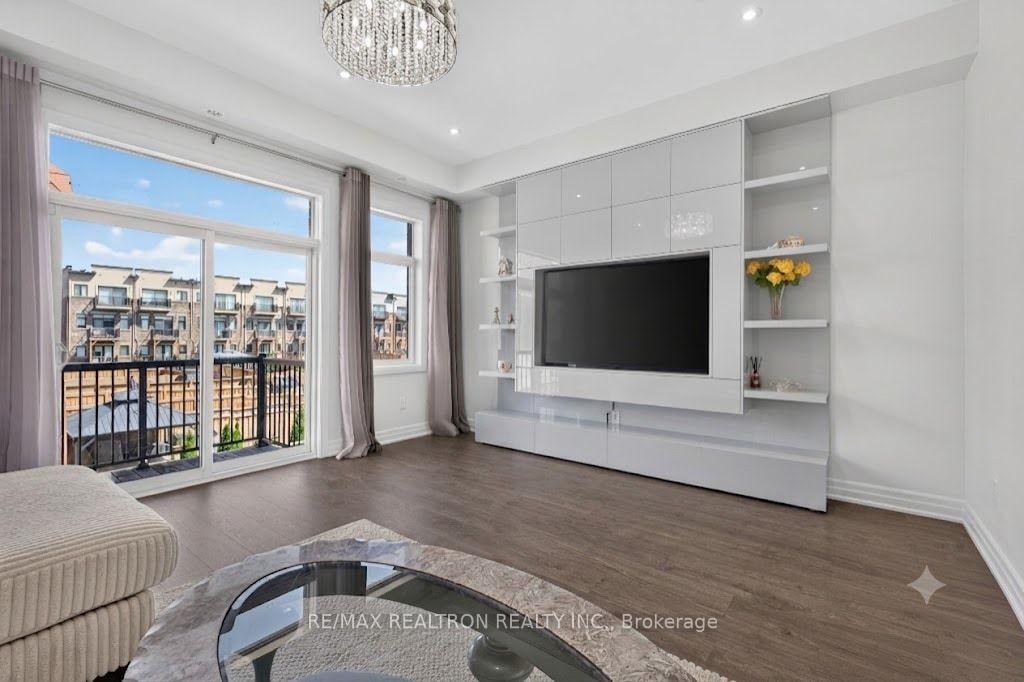 Photo 6 of 209 Arianna Crescent, Vaughan, Patterson — HOMEH