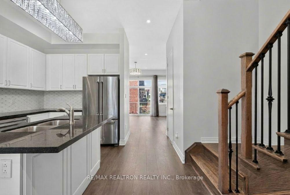 Photo 7 of 209 Arianna Crescent, Vaughan, Patterson — HOMEH