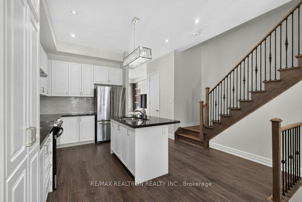 Photo 8 of 209 Arianna Crescent, Vaughan, Patterson — HOMEH