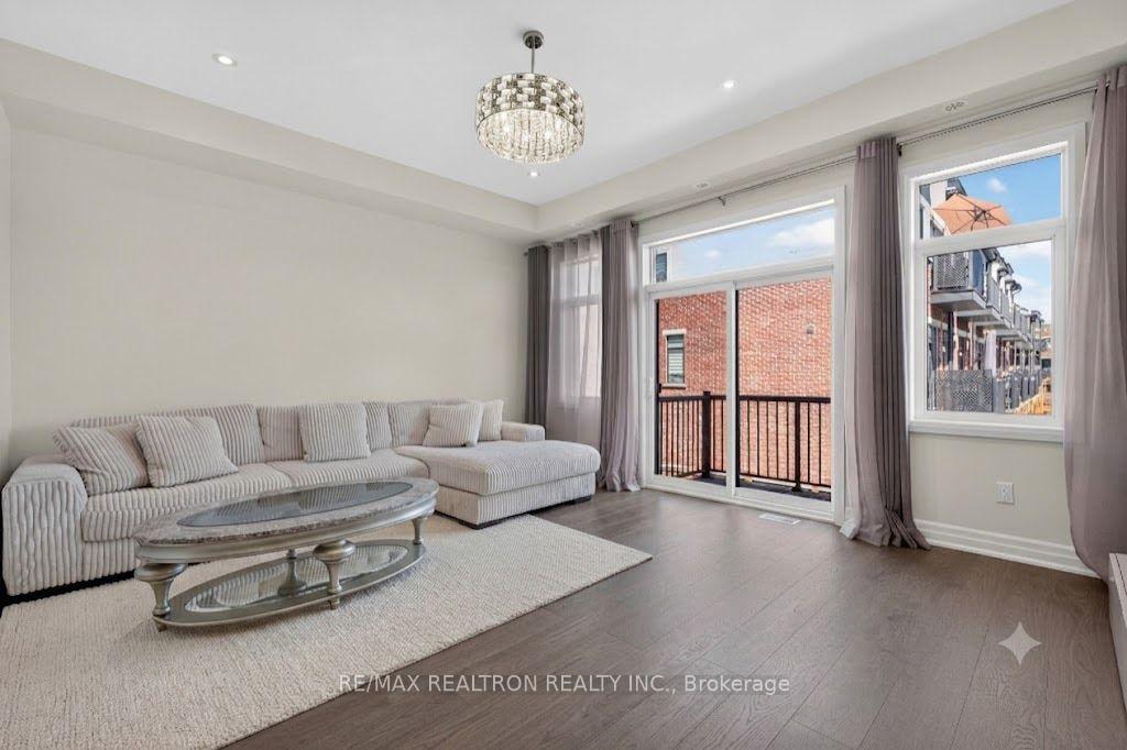 Photo 9 of 209 Arianna Crescent, Vaughan, Patterson — HOMEH