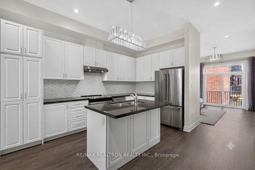 Photo 13 of 209 Arianna Crescent, Vaughan, Patterson — HOMEH