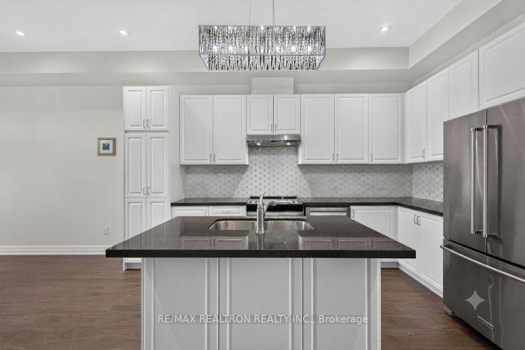 Photo 14 of 209 Arianna Crescent, Vaughan, Patterson — HOMEH