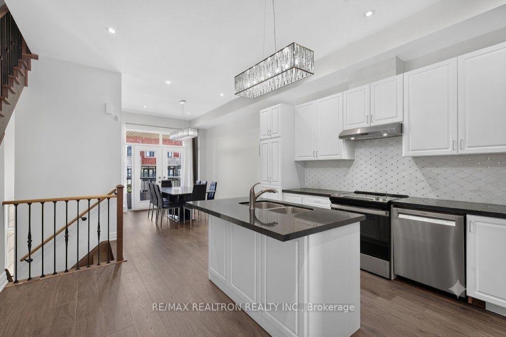 Photo 15 of 209 Arianna Crescent, Vaughan, Patterson — HOMEH