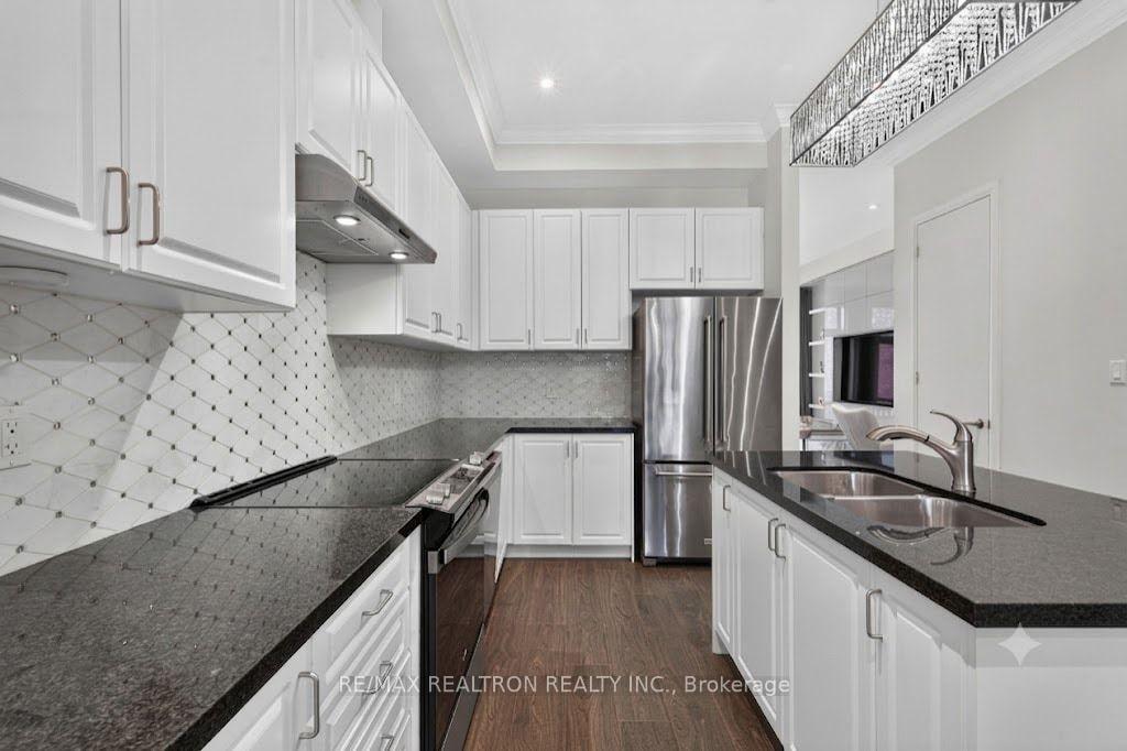 Photo 16 of 209 Arianna Crescent, Vaughan, Patterson — HOMEH