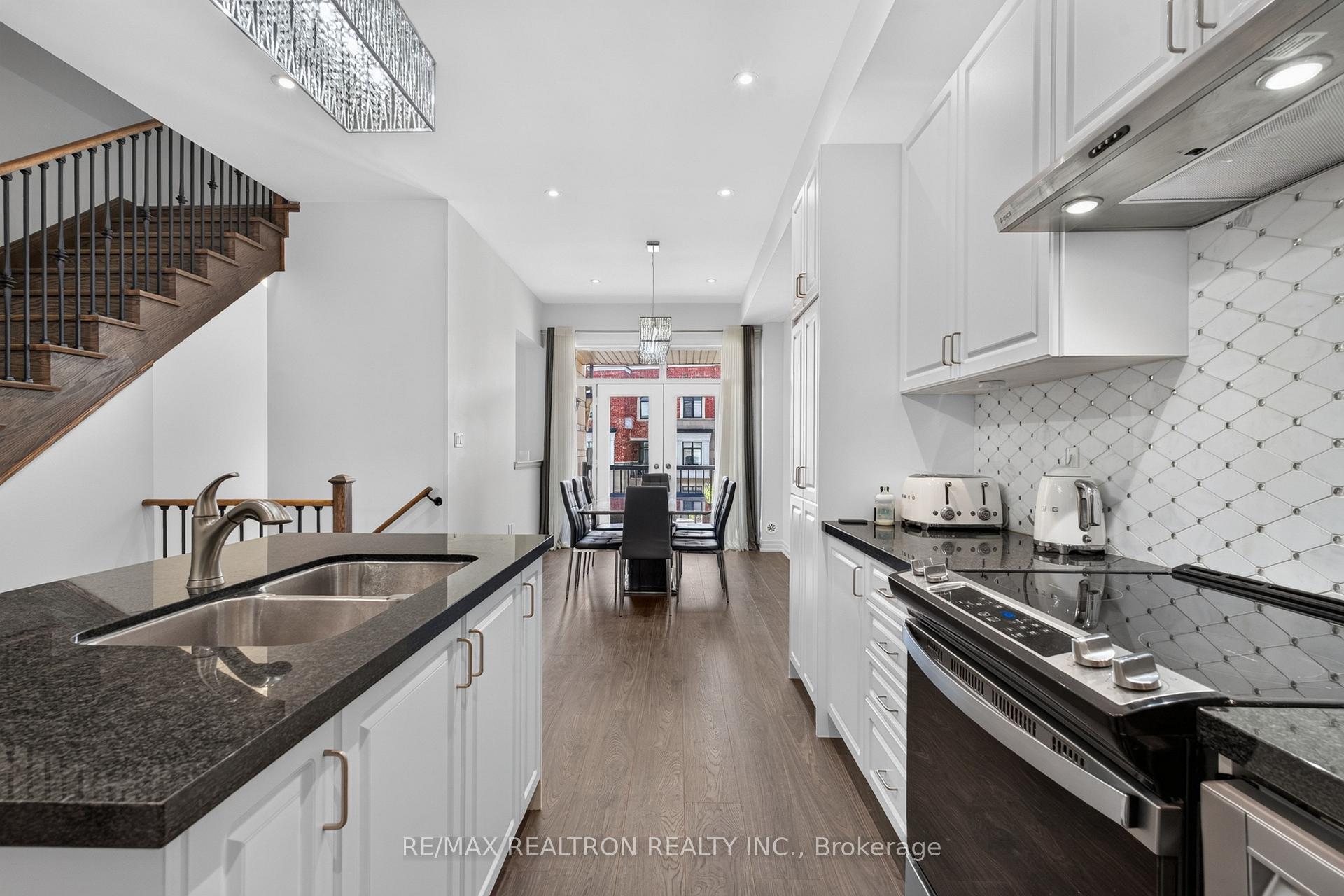 Photo 18 of 209 Arianna Crescent, Vaughan, Patterson — HOMEH