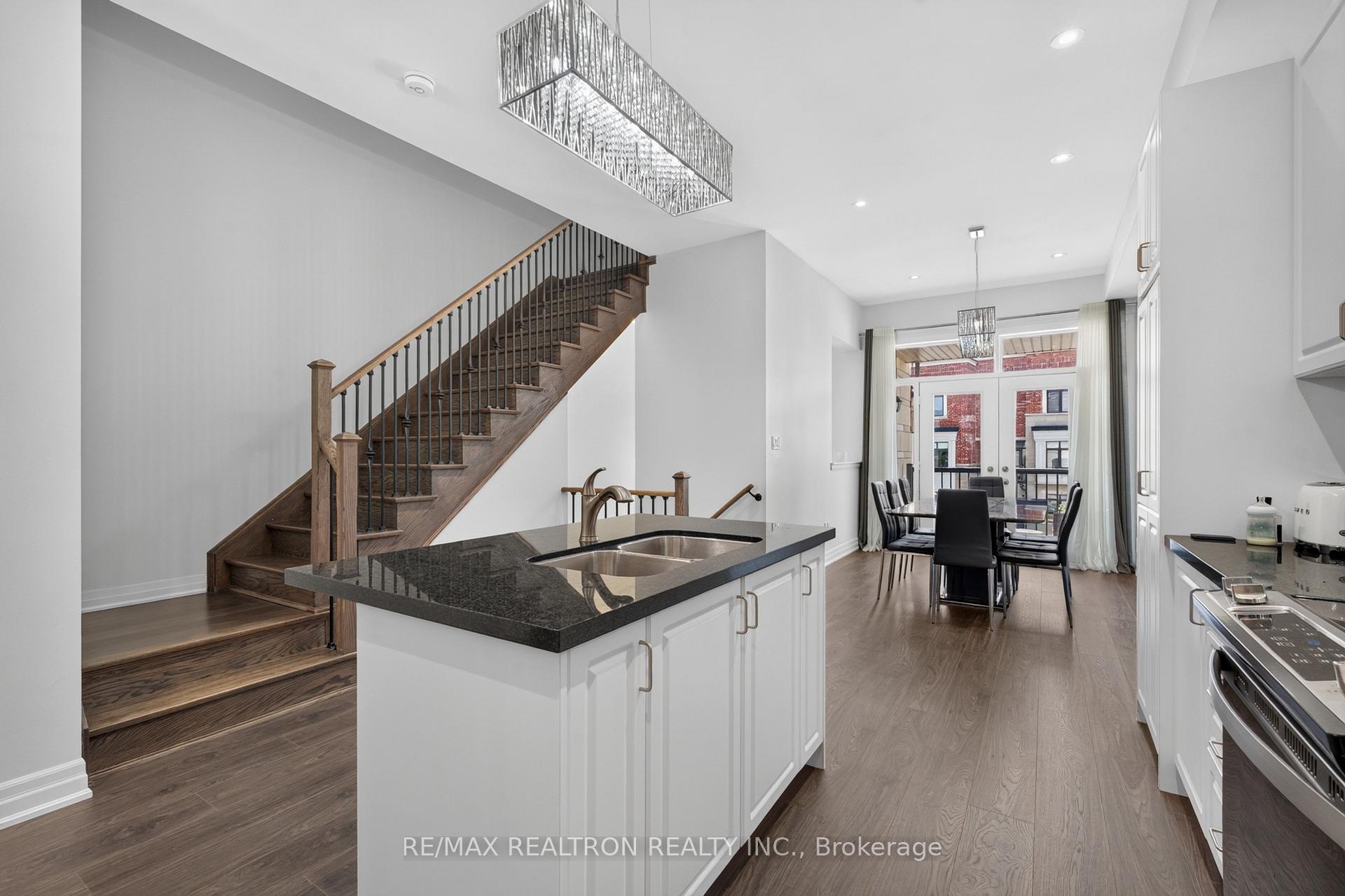 Photo 20 of 209 Arianna Crescent, Vaughan, Patterson — HOMEH