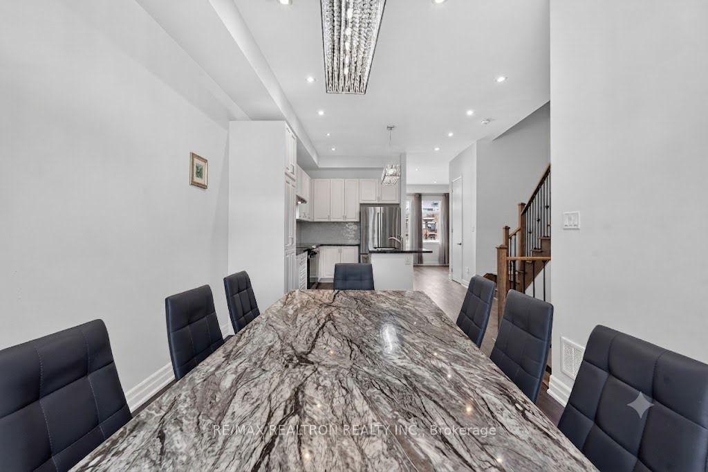 Photo 25 of 209 Arianna Crescent, Vaughan, Patterson — HOMEH