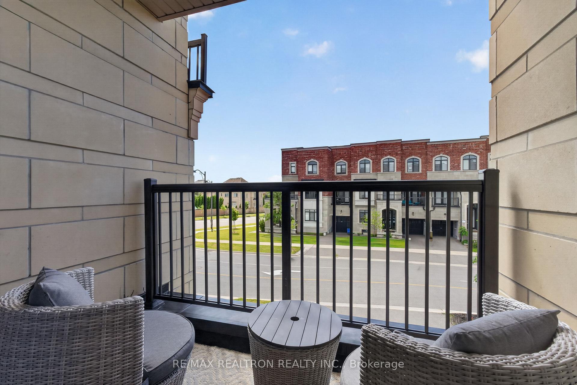 Photo 28 of 209 Arianna Crescent, Vaughan, Patterson — HOMEH