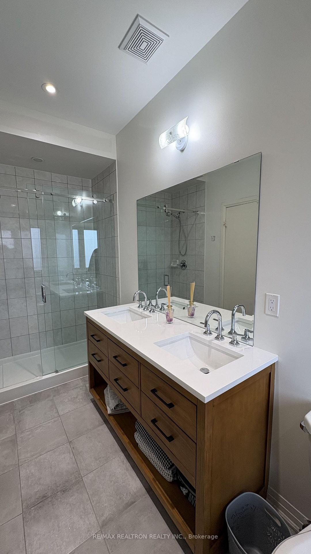 Photo 30 of 209 Arianna Crescent, Vaughan, Patterson — HOMEH