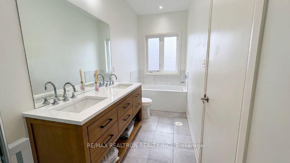 Photo 32 of 209 Arianna Crescent, Vaughan, Patterson — HOMEH