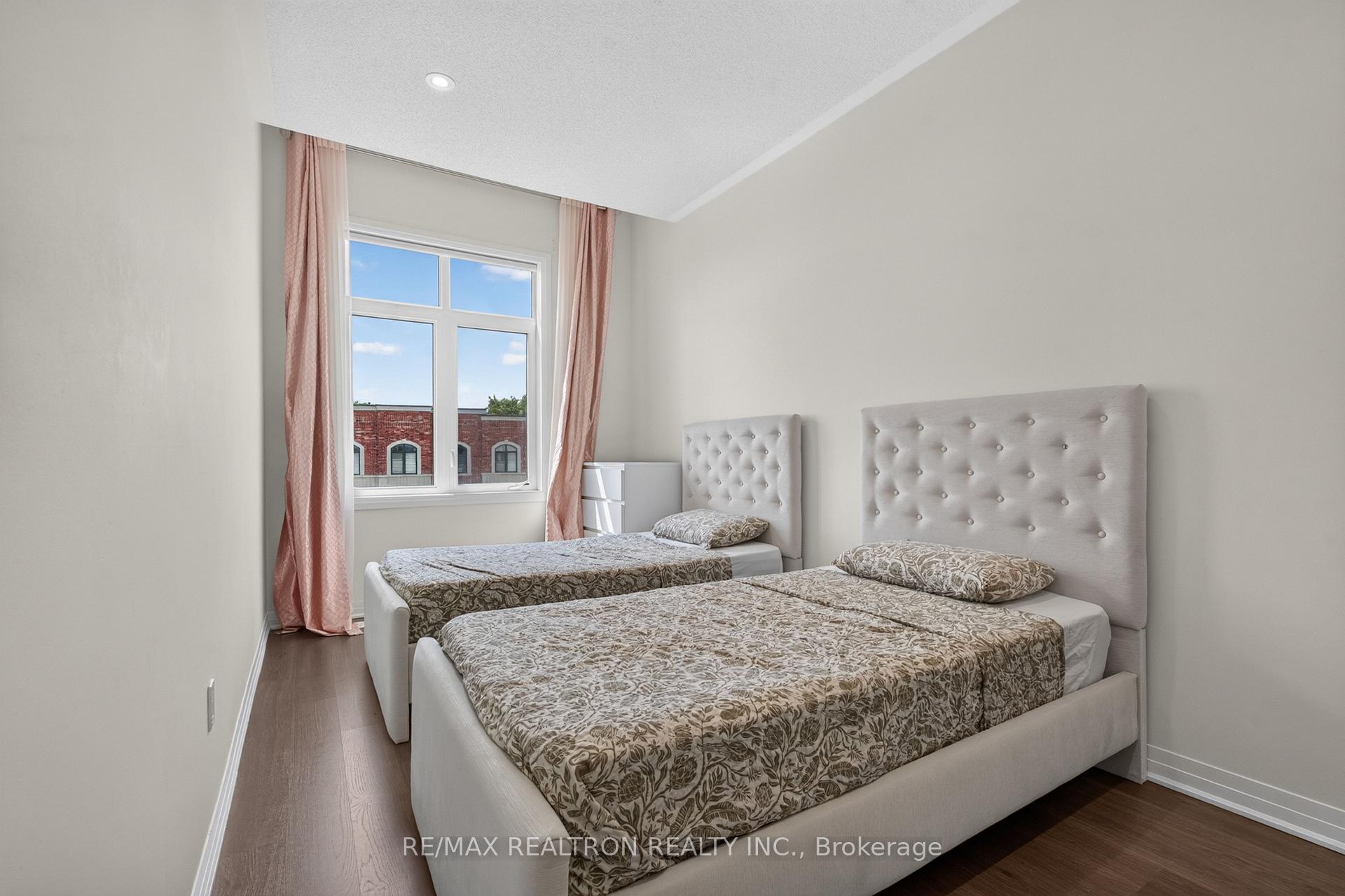 Photo 36 of 209 Arianna Crescent, Vaughan, Patterson — HOMEH