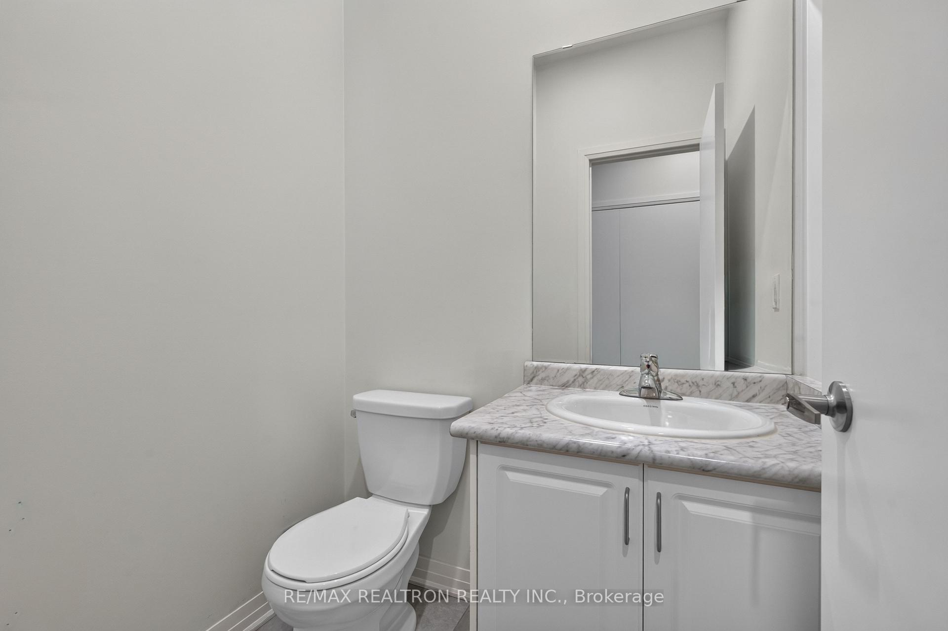 Photo 39 of 209 Arianna Crescent, Vaughan, Patterson — HOMEH