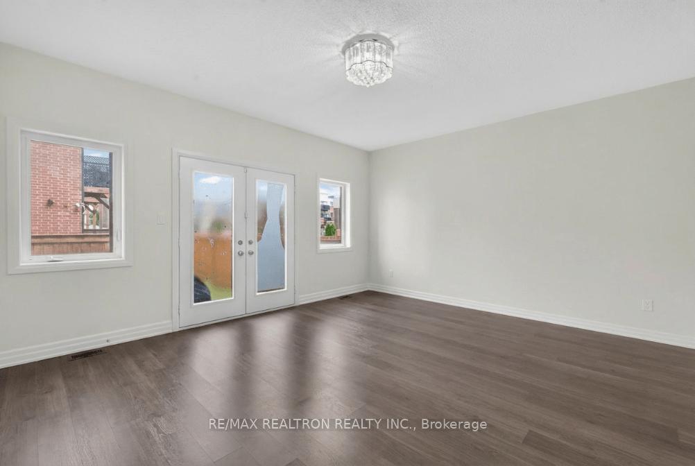 Photo 42 of 209 Arianna Crescent, Vaughan, Patterson — HOMEH