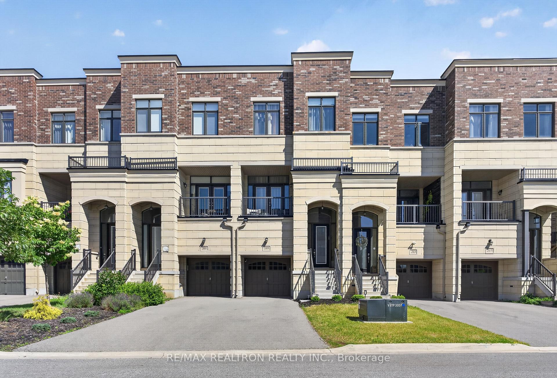Photo 43 of 209 Arianna Crescent, Vaughan, Patterson — HOMEH
