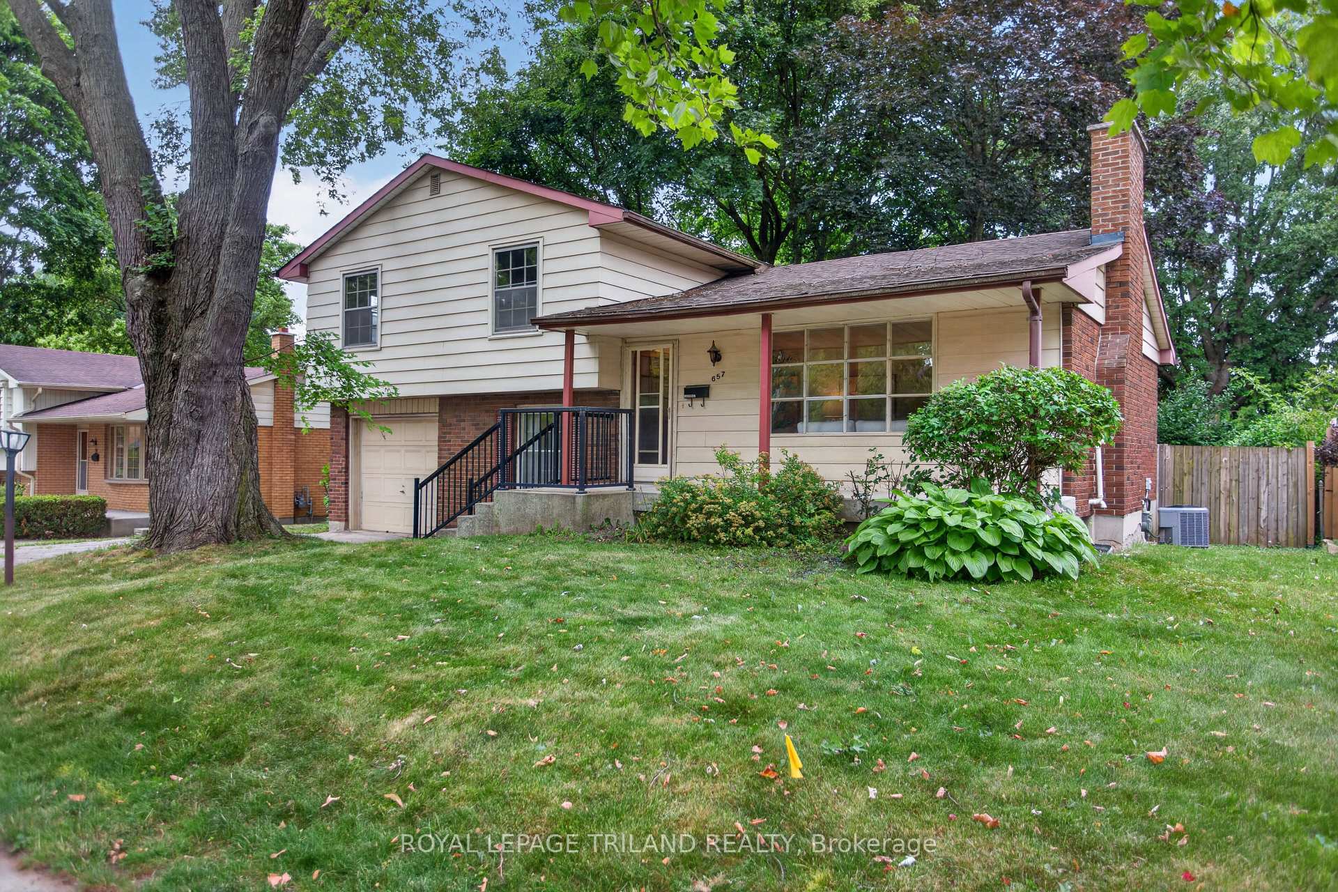Photo 1 of 657 Viscount Road, London, South O — HOMEH