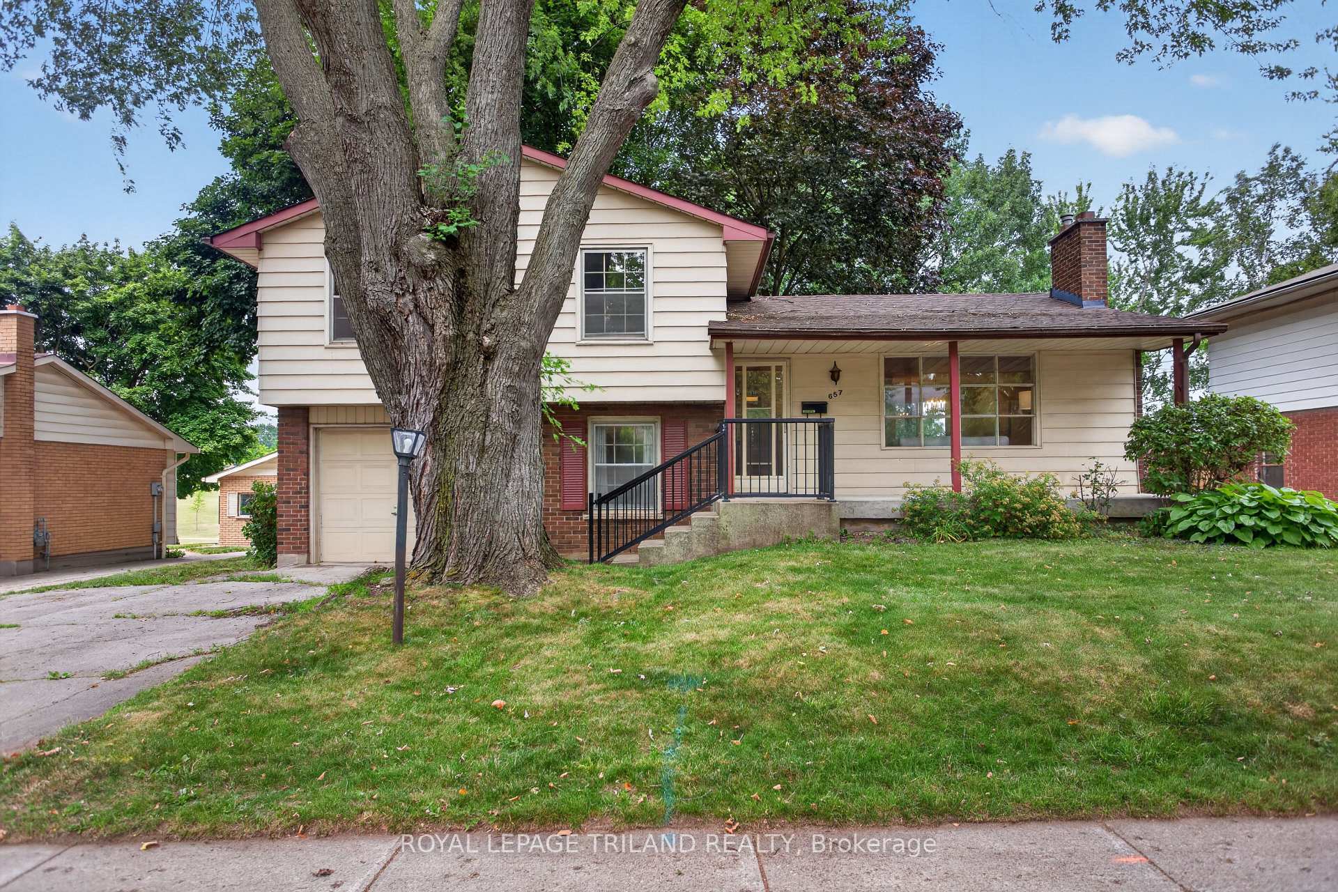 Photo 2 of 657 Viscount Road, London, South O — HOMEH
