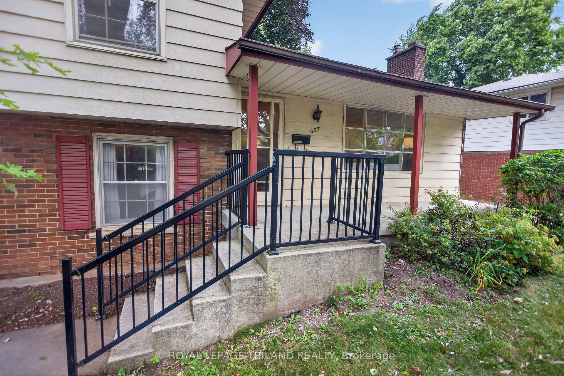 Photo 3 of 657 Viscount Road, London, South O — HOMEH