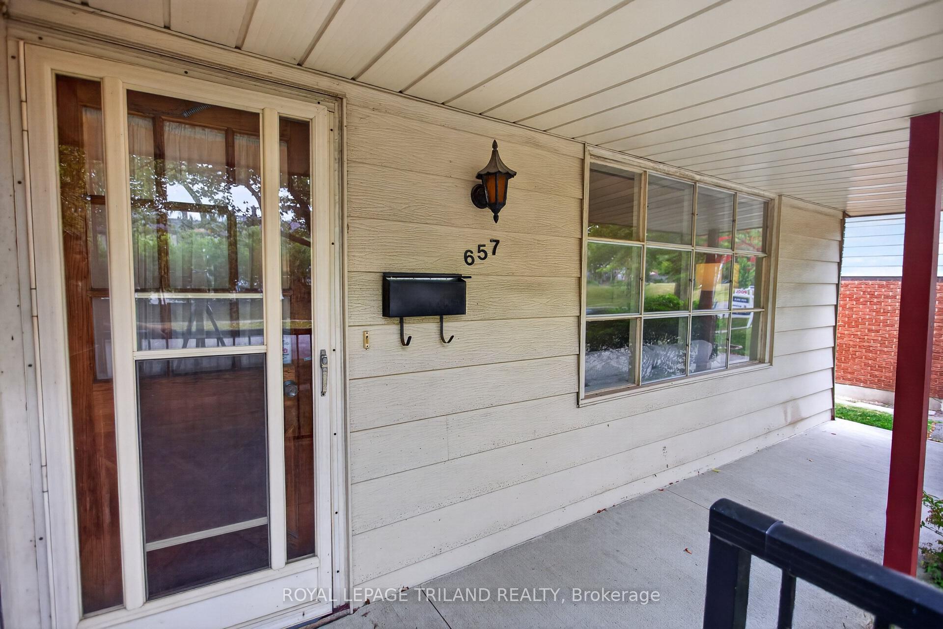 Photo 4 of 657 Viscount Road, London, South O — HOMEH