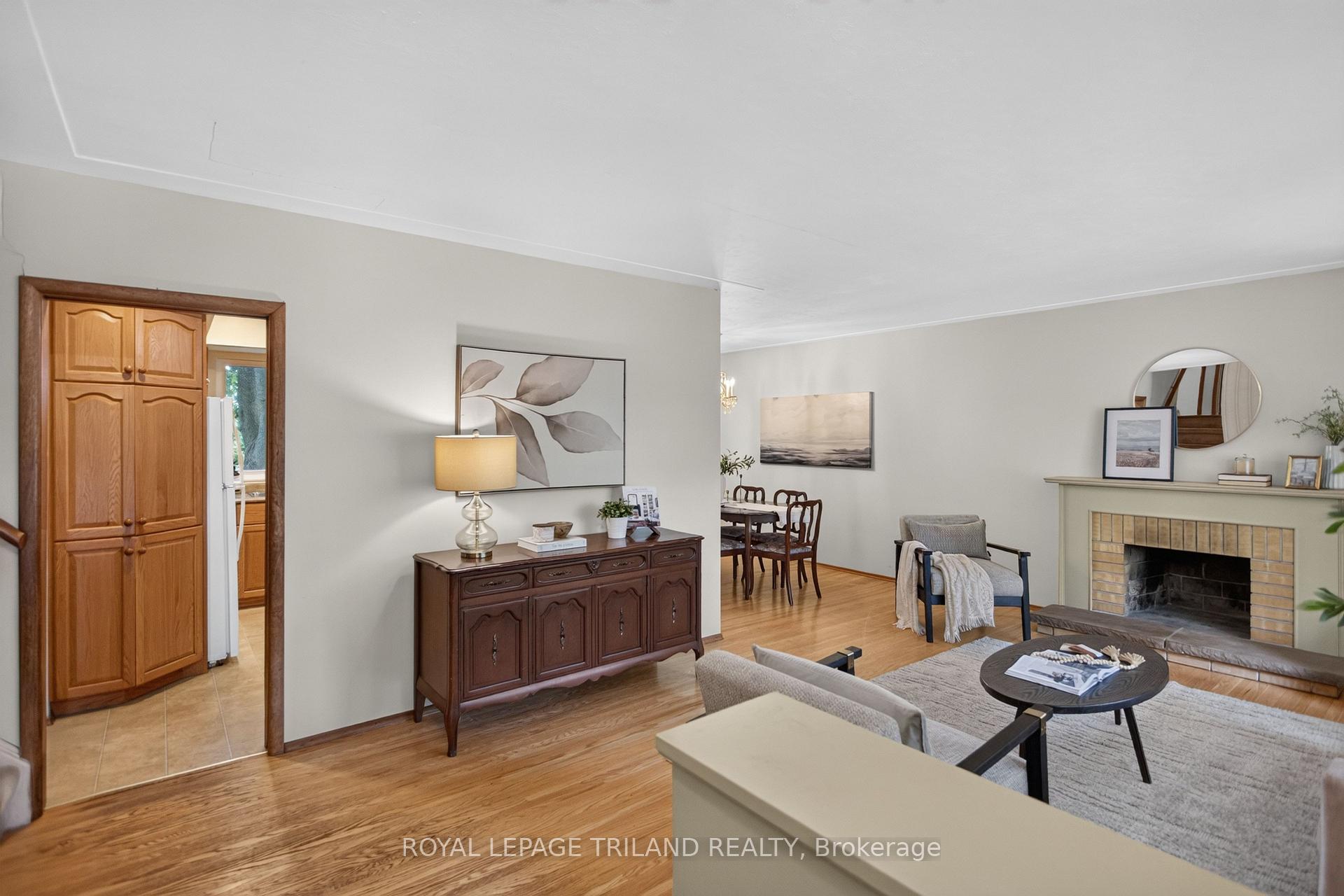 Photo 5 of 657 Viscount Road, London, South O — HOMEH