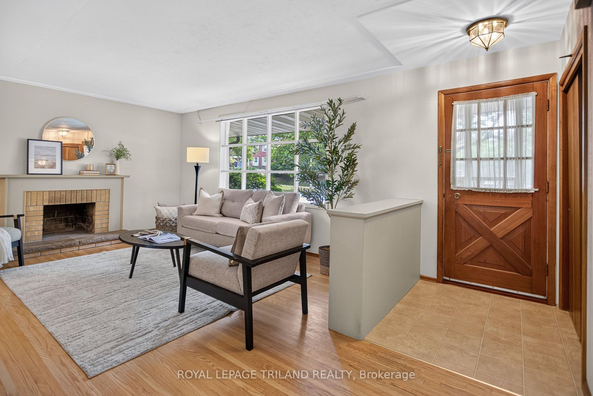 Photo 6 of 657 Viscount Road, London, South O — HOMEH