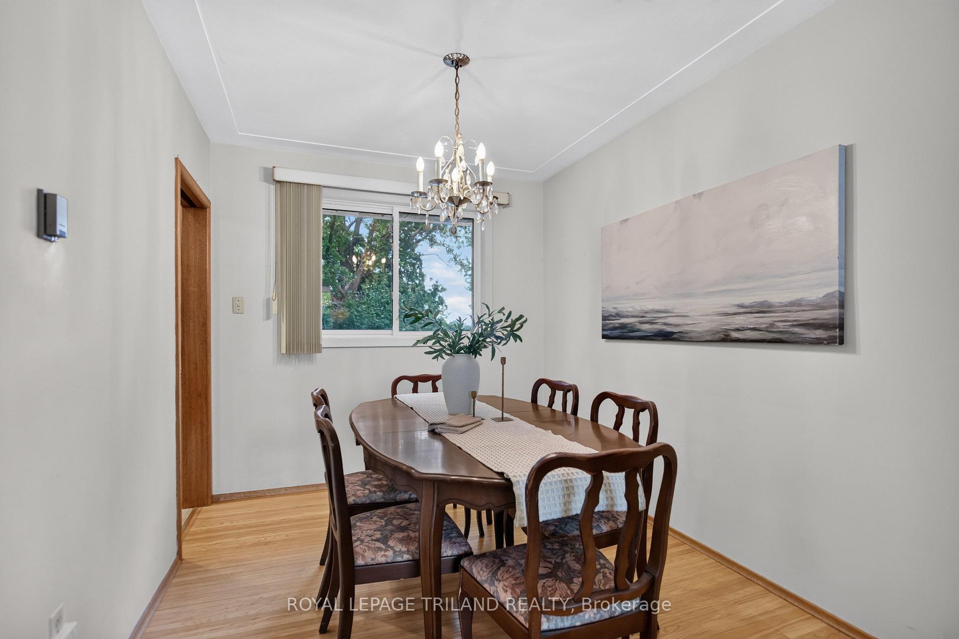 Photo 11 of 657 Viscount Road, London, South O — HOMEH