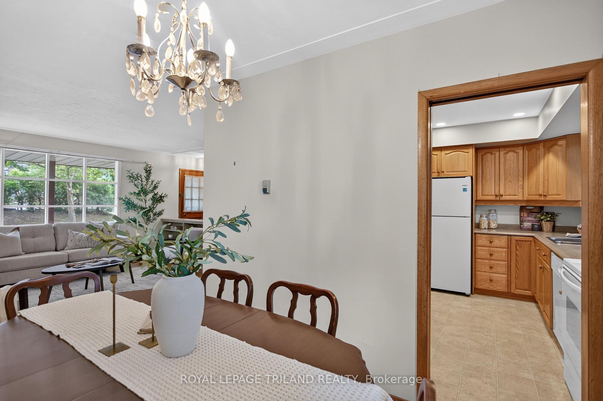 Photo 13 of 657 Viscount Road, London, South O — HOMEH