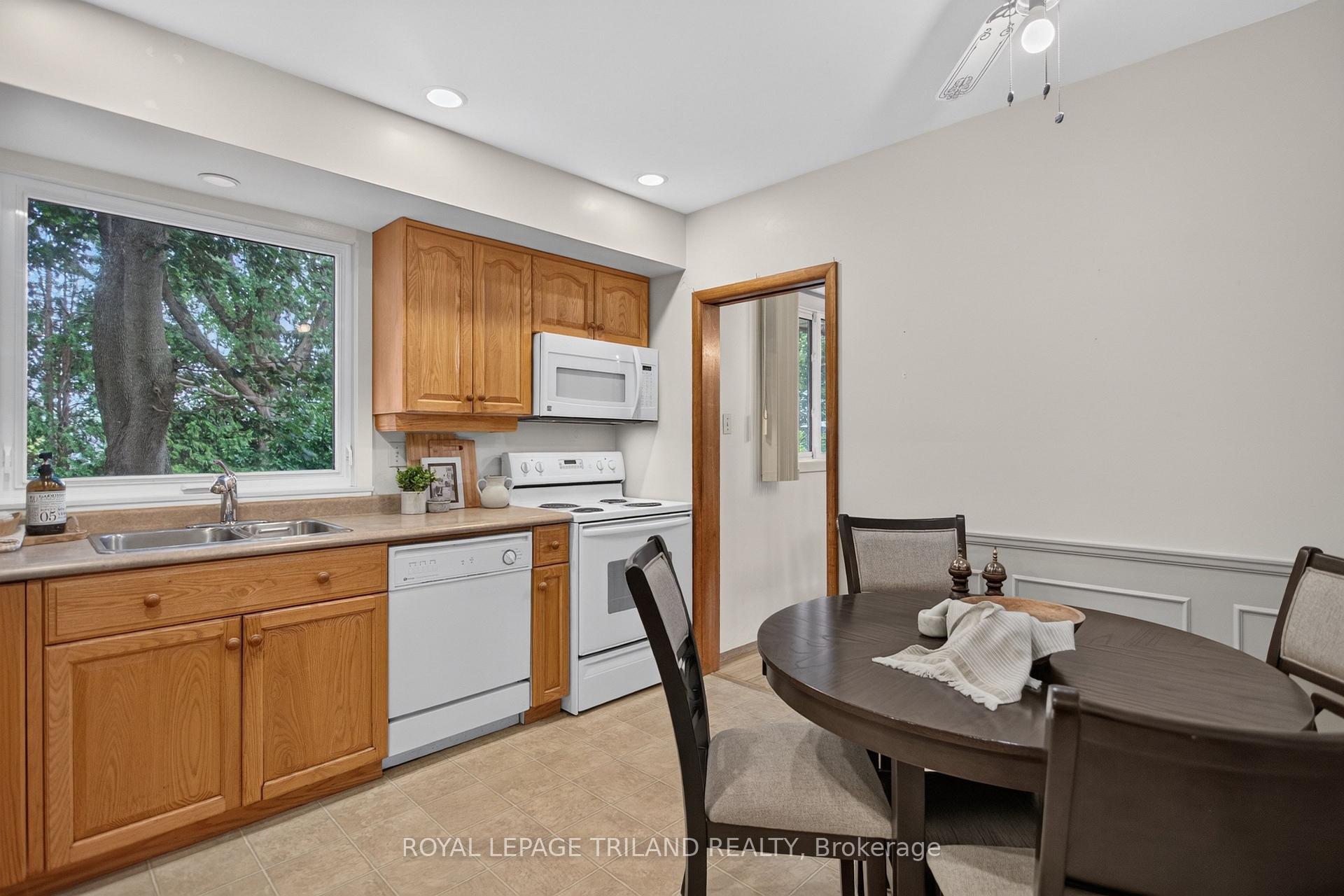 Photo 16 of 657 Viscount Road, London, South O — HOMEH