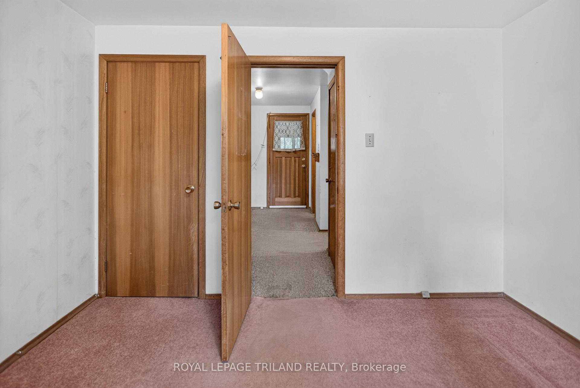 Photo 31 of 657 Viscount Road, London, South O — HOMEH