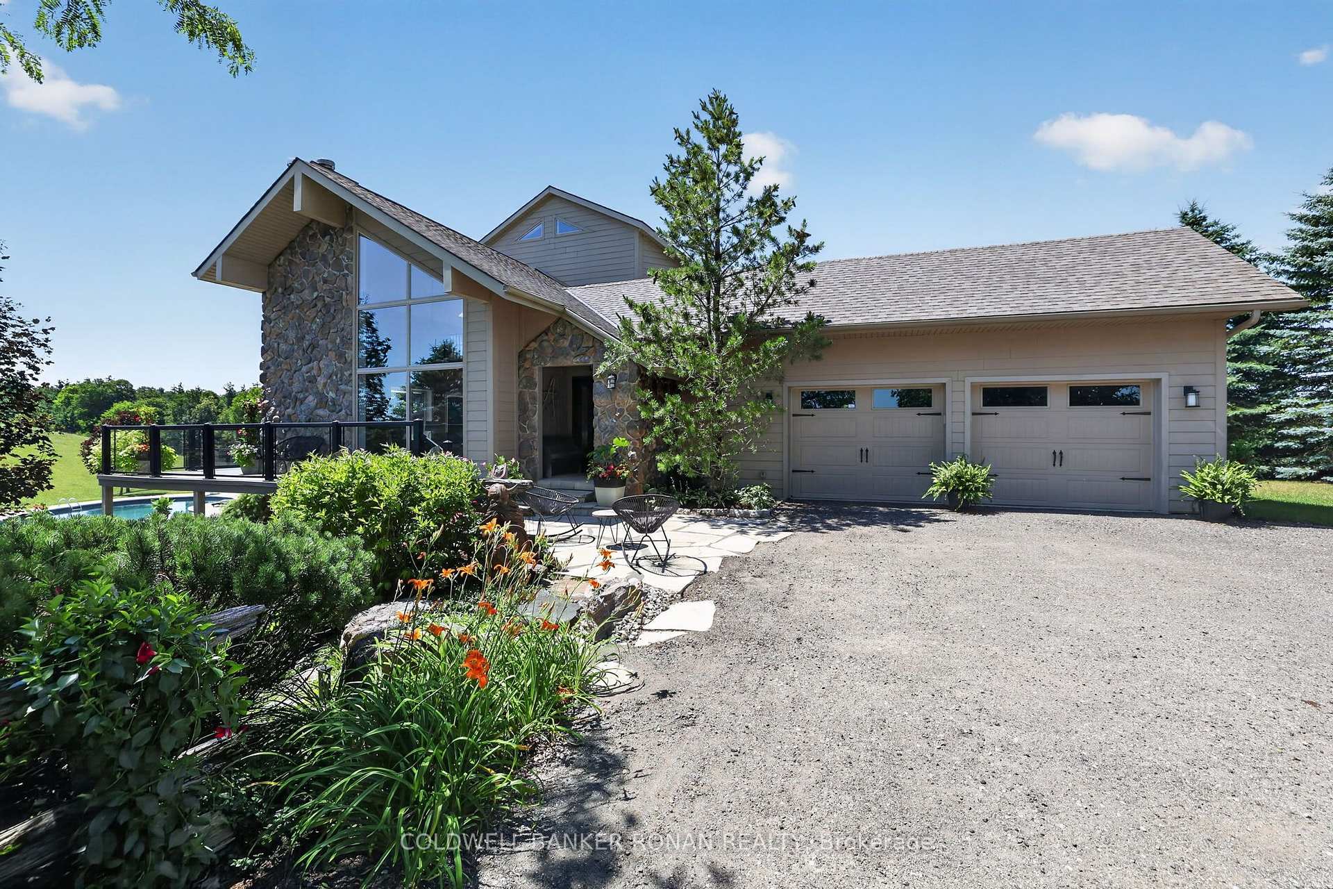 Photo 4 of 18250 Duffy's Lane, Caledon, Rural Caledon — HOMEH
