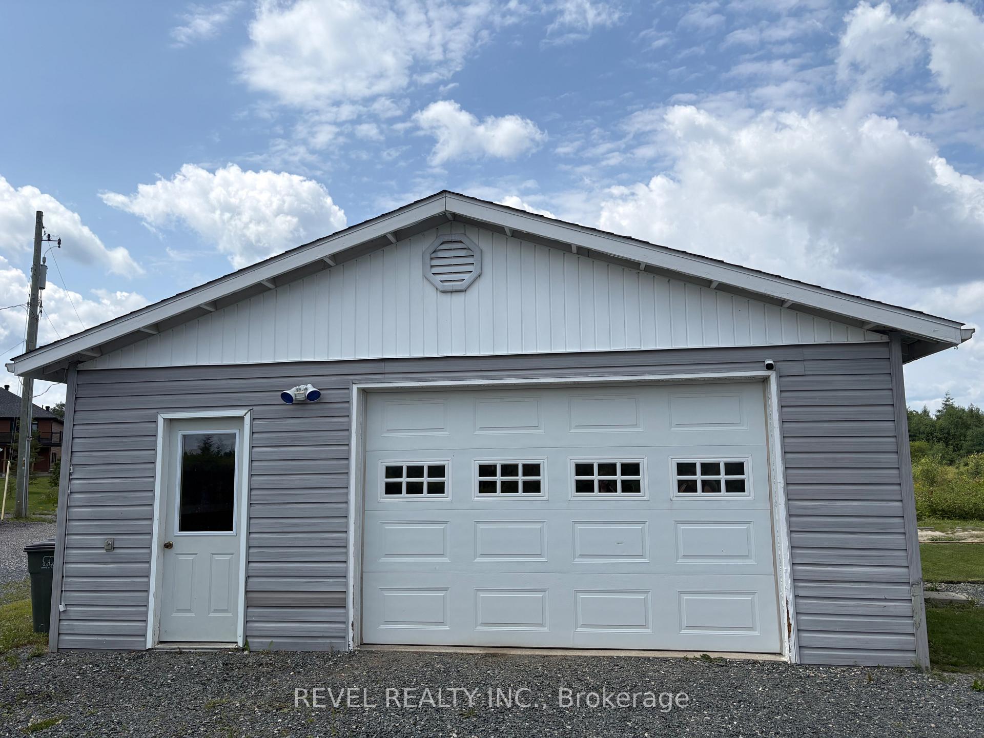 Photo 4 of 127 Genier Road, Cochrane — HOMEH