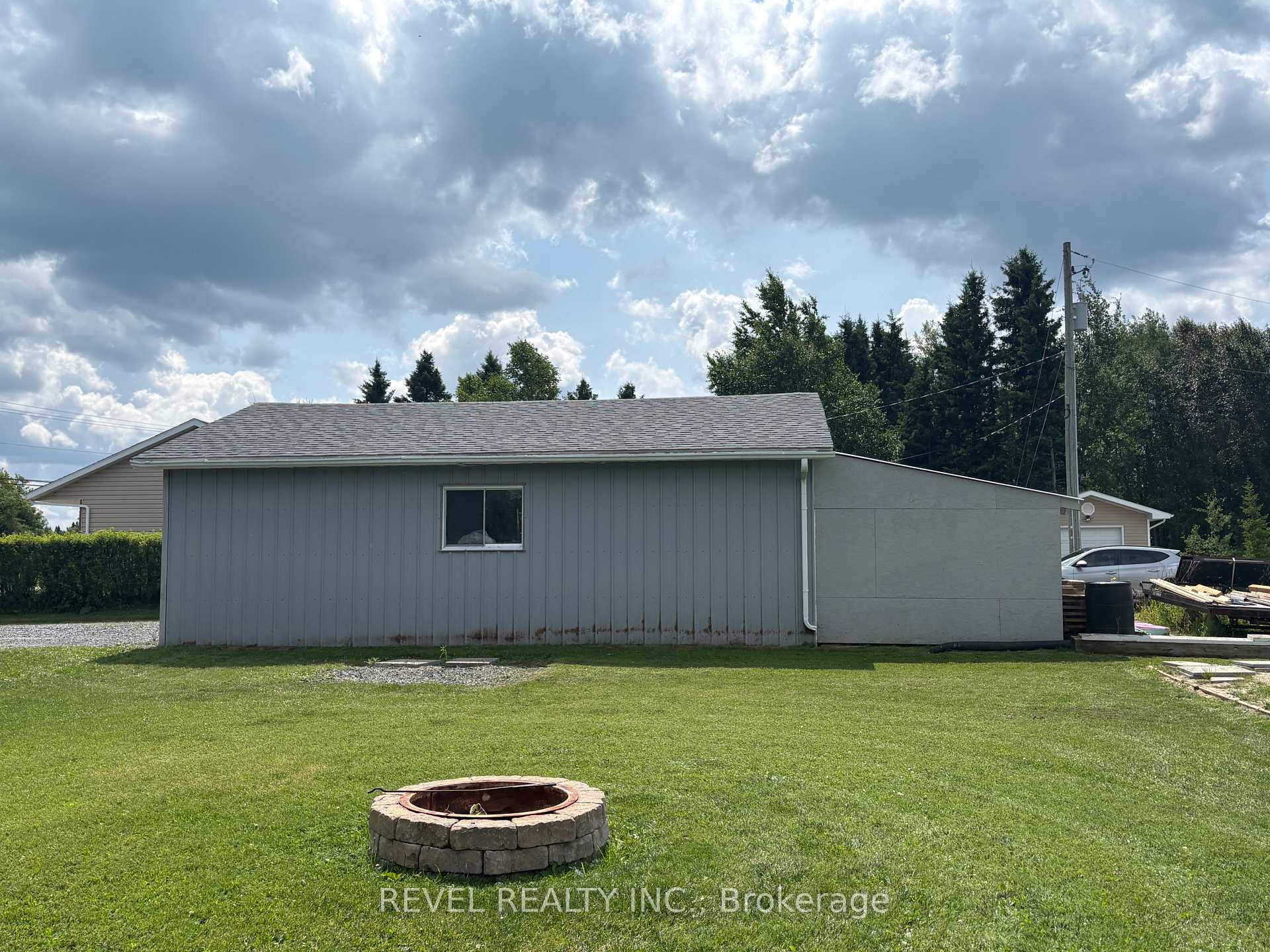 Photo 5 of 127 Genier Road, Cochrane — HOMEH