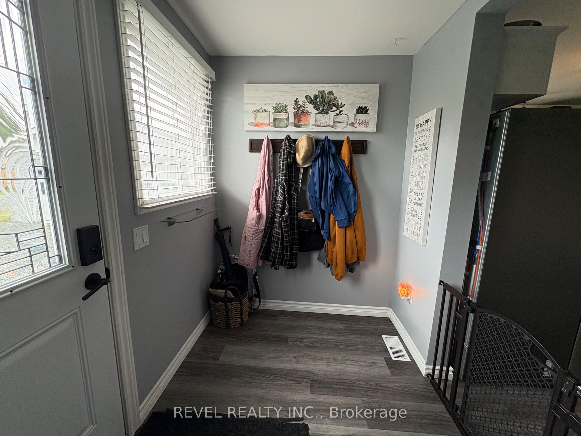 Photo 7 of 127 Genier Road, Cochrane — HOMEH