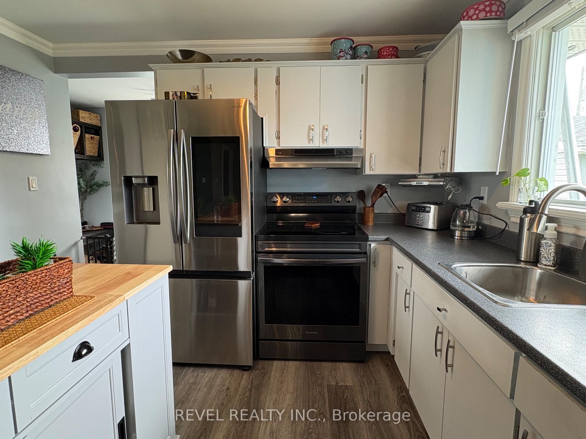 Photo 9 of 127 Genier Road, Cochrane — HOMEH