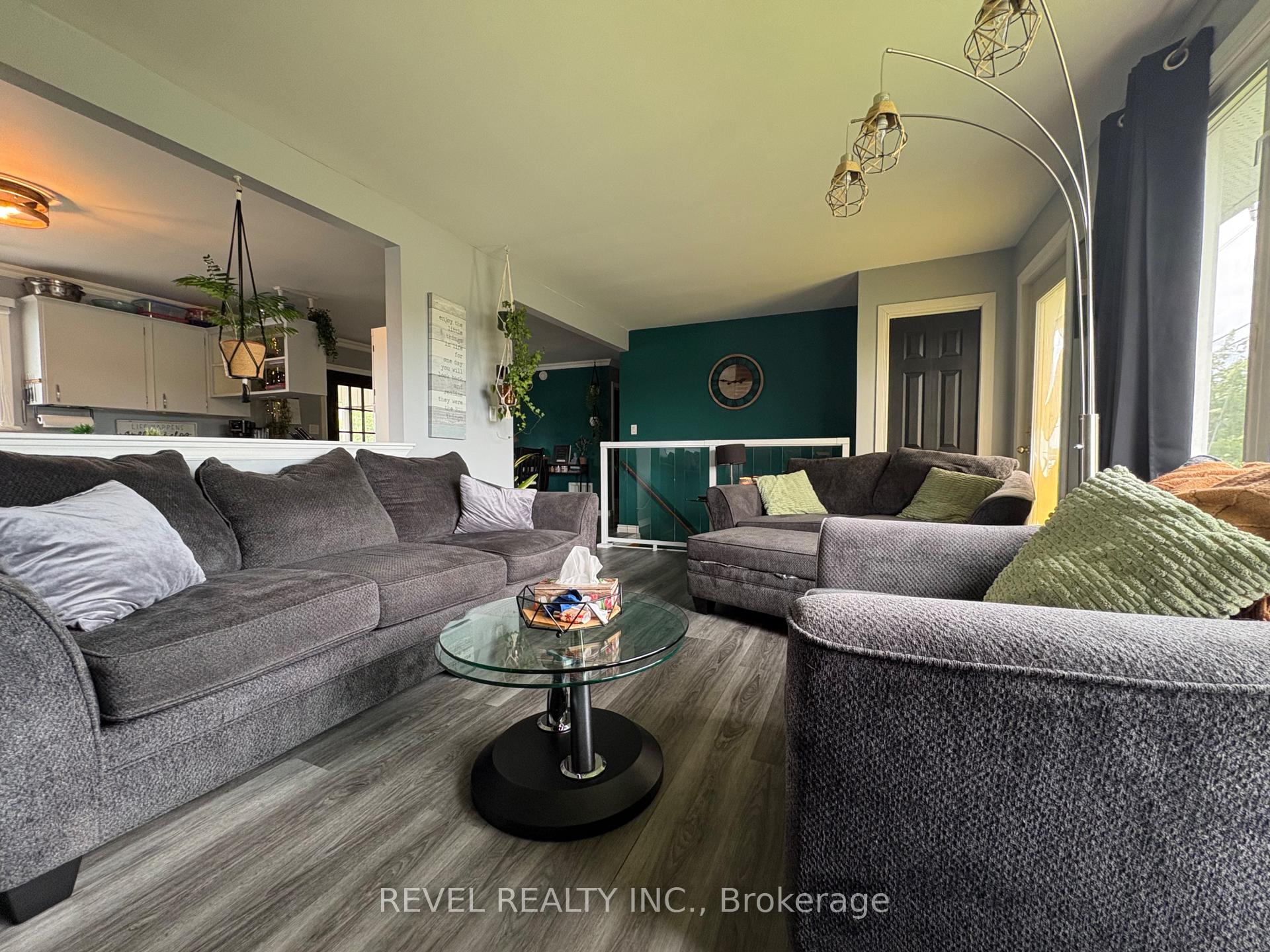 Photo 13 of 127 Genier Road, Cochrane — HOMEH